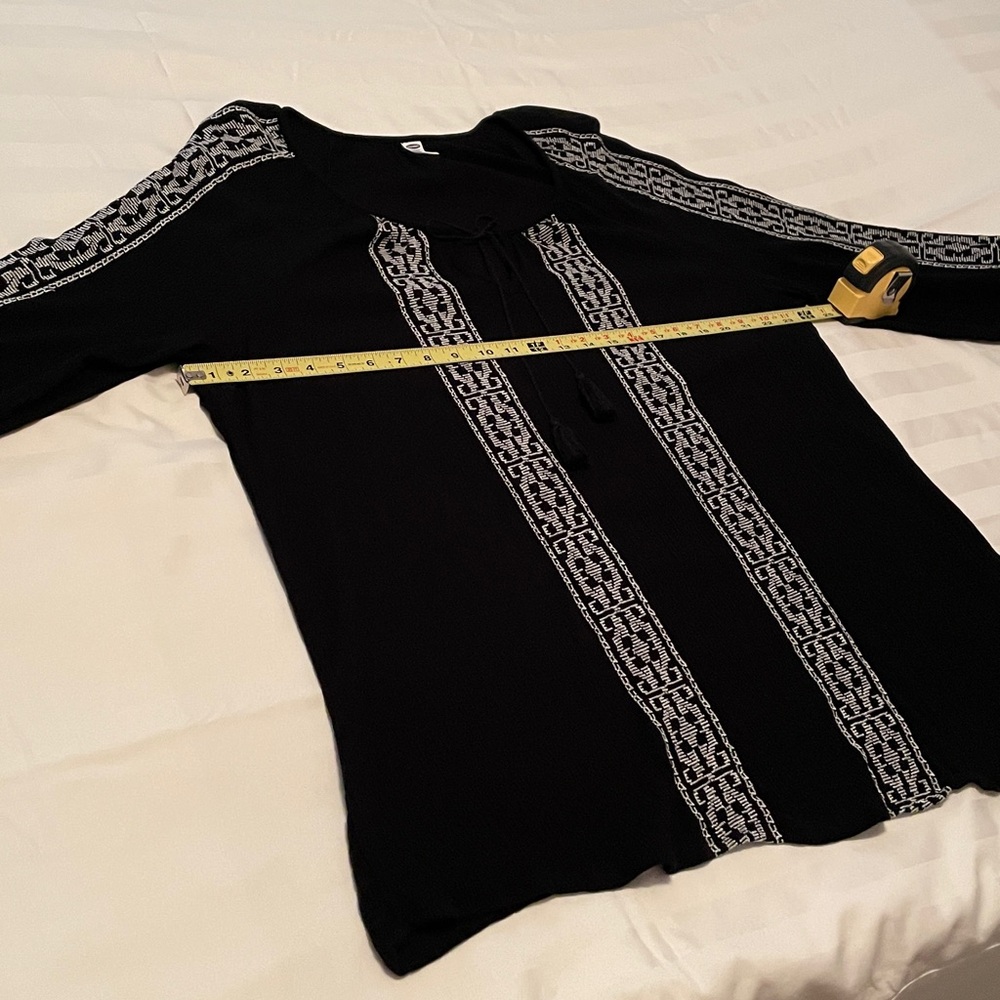 ❤️ XL top! Old Navy - Black Blouse with White Accents - XL blouse - Picture 4 of 16